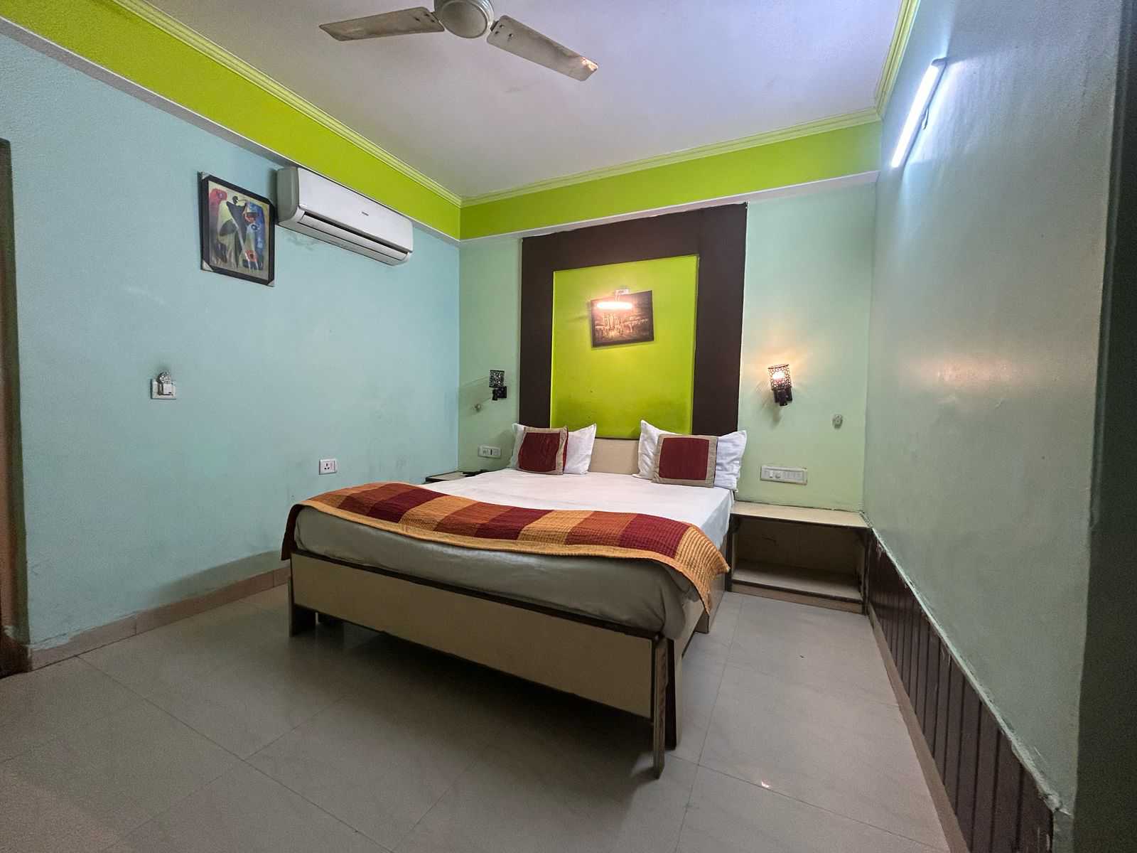 Hotel O Gandhi Path Vaishali Nagar - Tap to explore photos