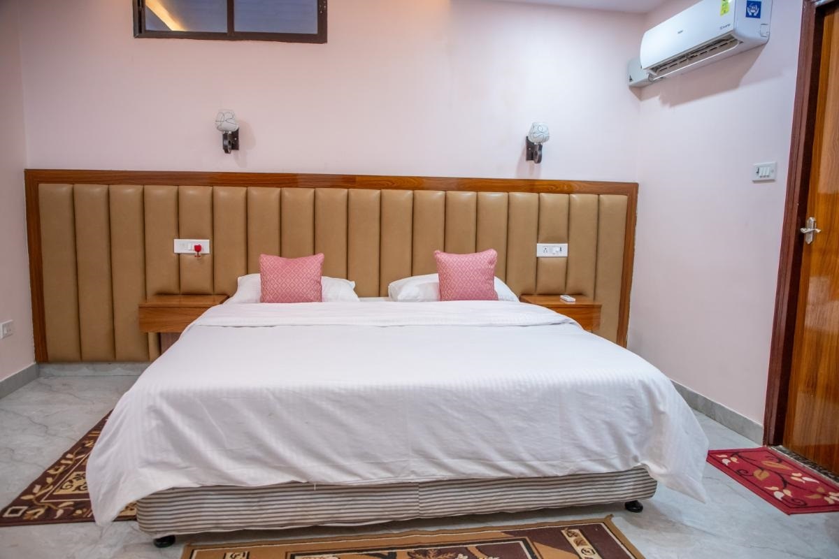 Hotel Hari Sharanam,Kannauj. - Tap to explore photos