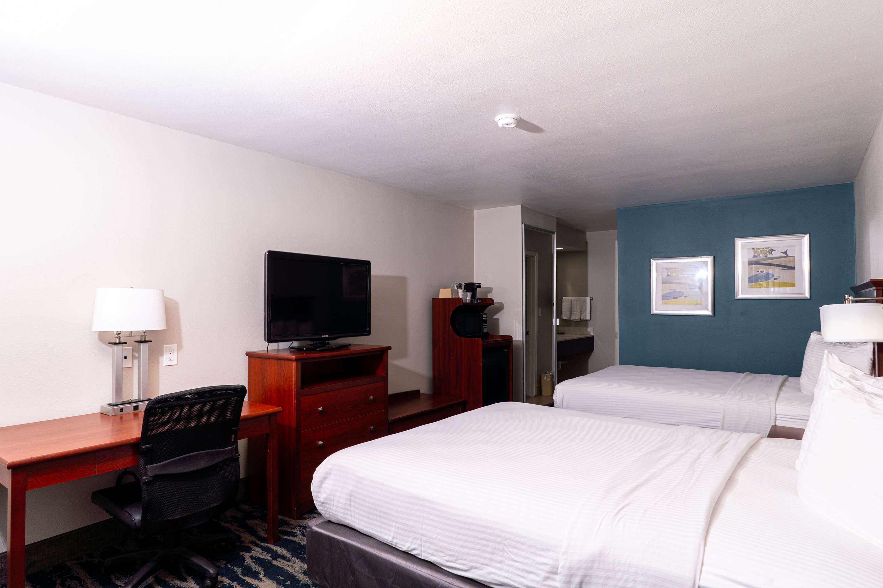 Best Western Paradise Inn - Tap to explore photos