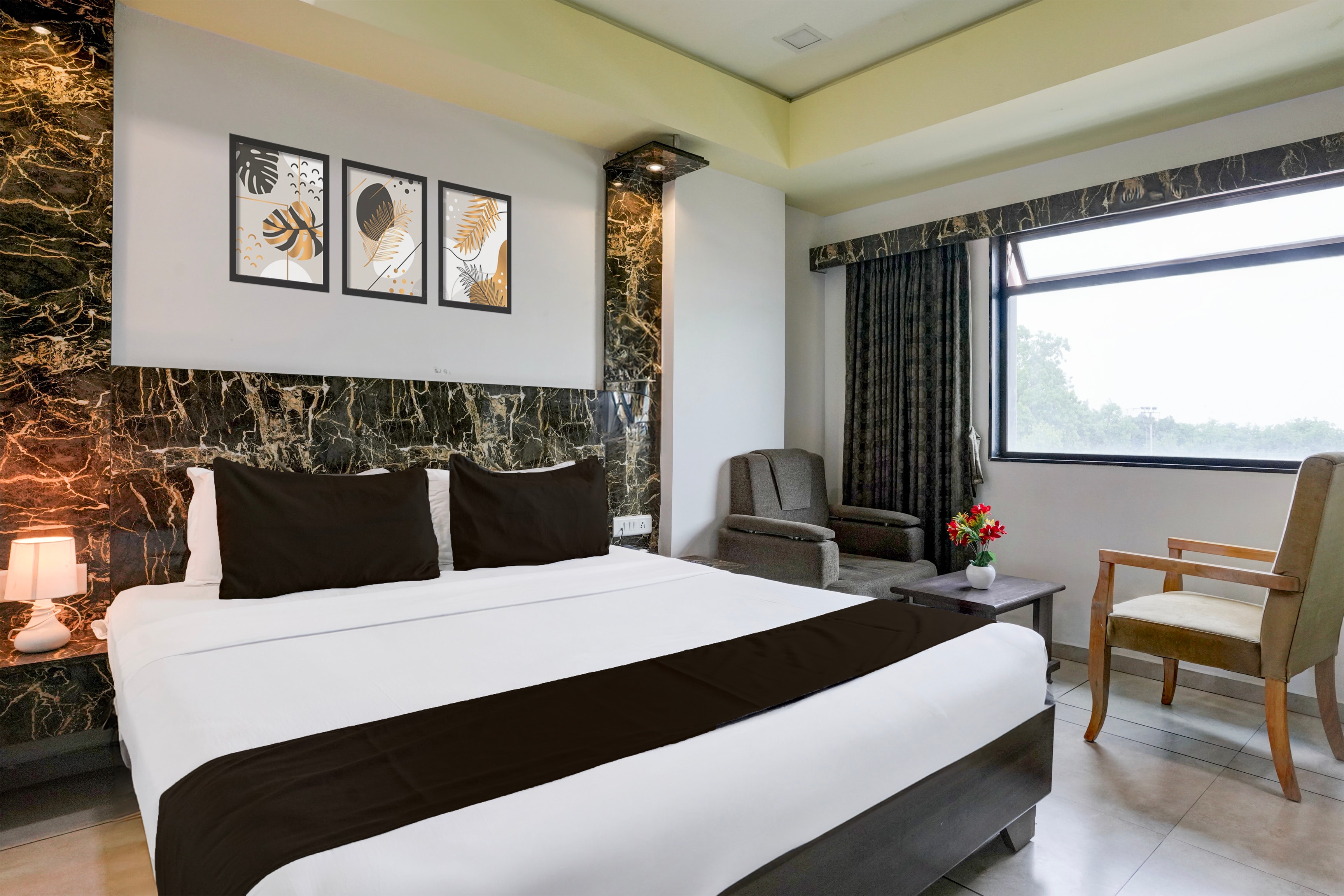 Super Townhouse Anand Formerly Hotel The Maison - Tap to explore photos