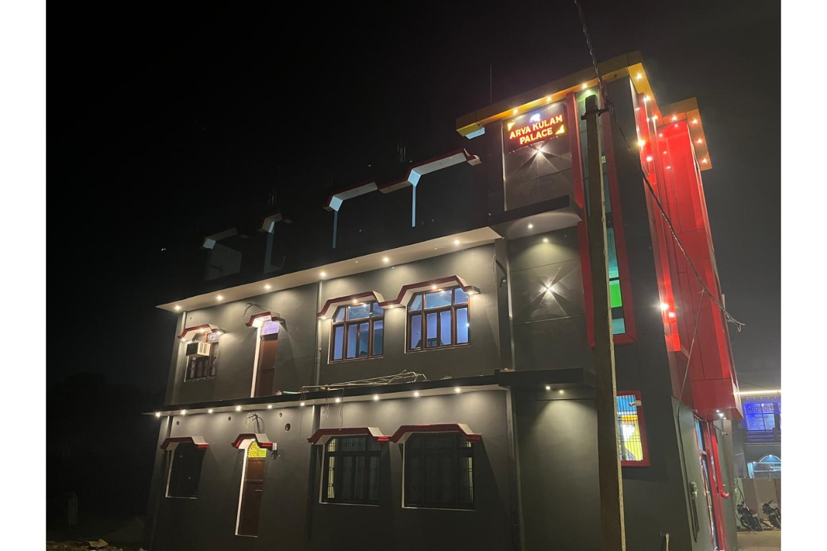 Hotel Arya Kulam Palace - Tap to explore photos