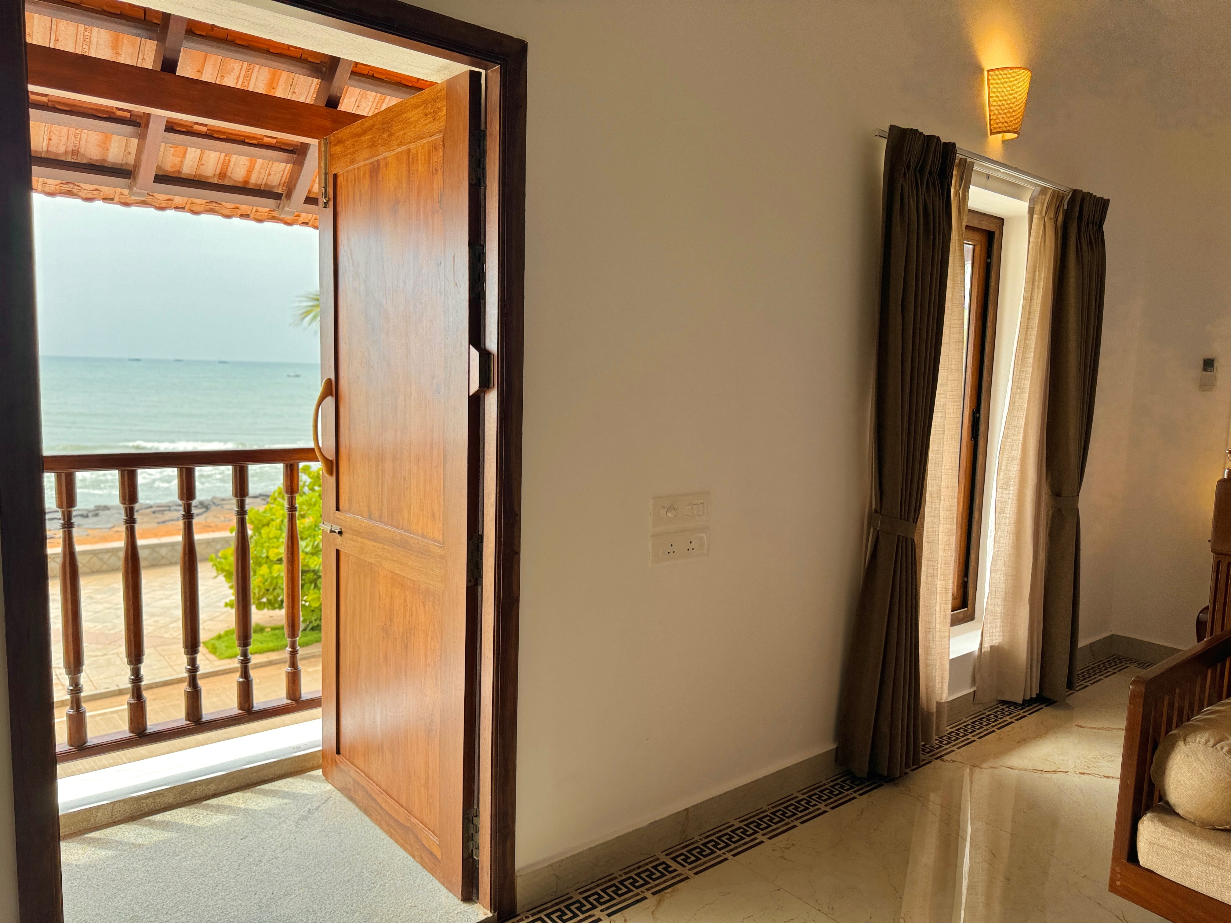La Plage Seaview Suites - Tap to explore photos
