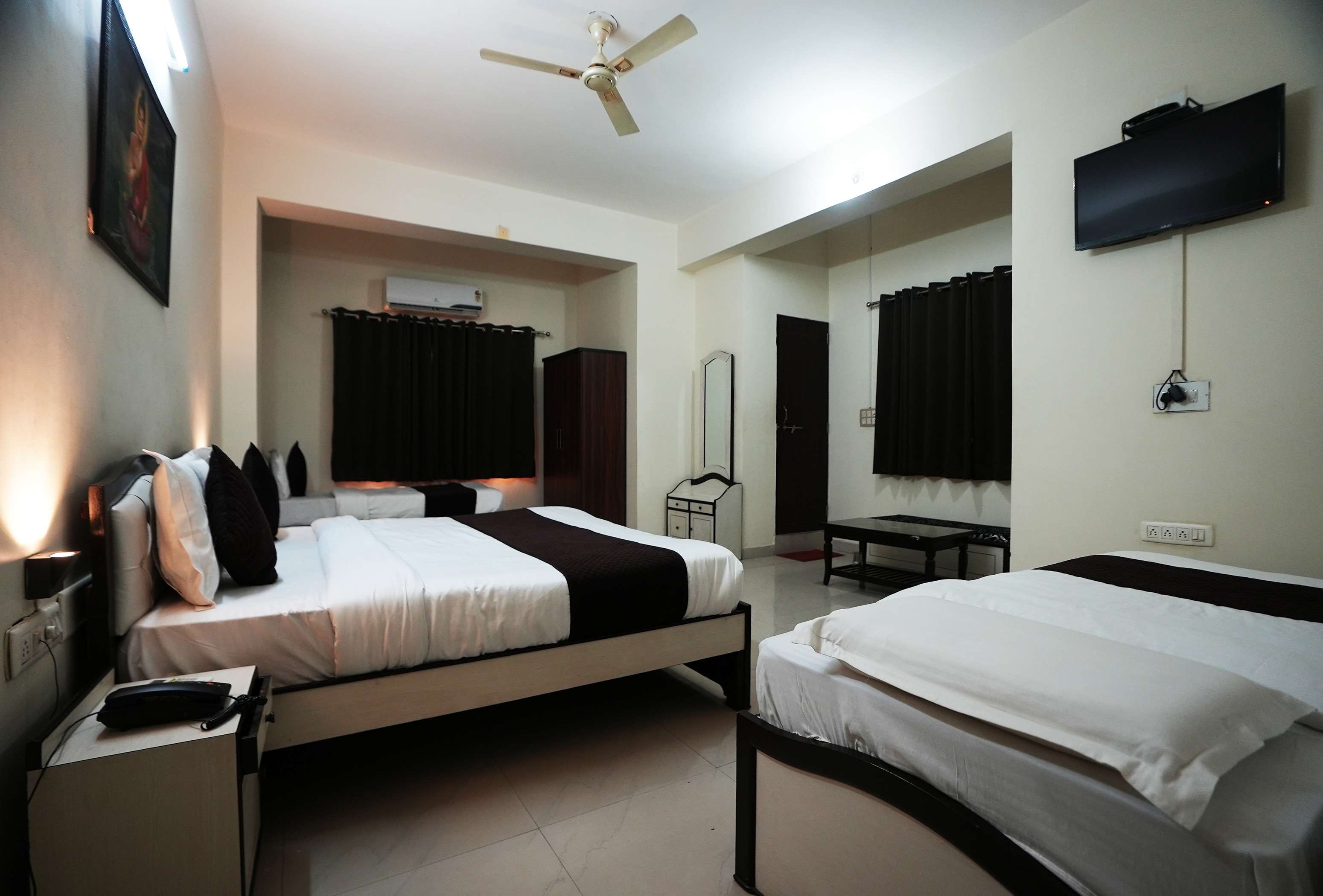 Hotel Lotus Inn near Udaipur City Railway Station - Tap to explore photos