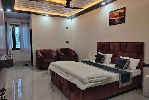 Hotel O Saraswati Palace