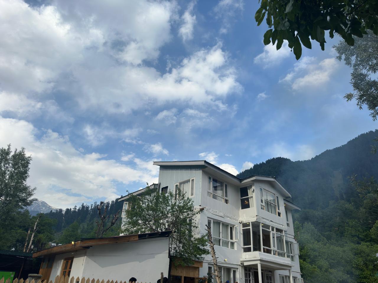 Mala Castle Cottages and Hotels - Tap to explore photos