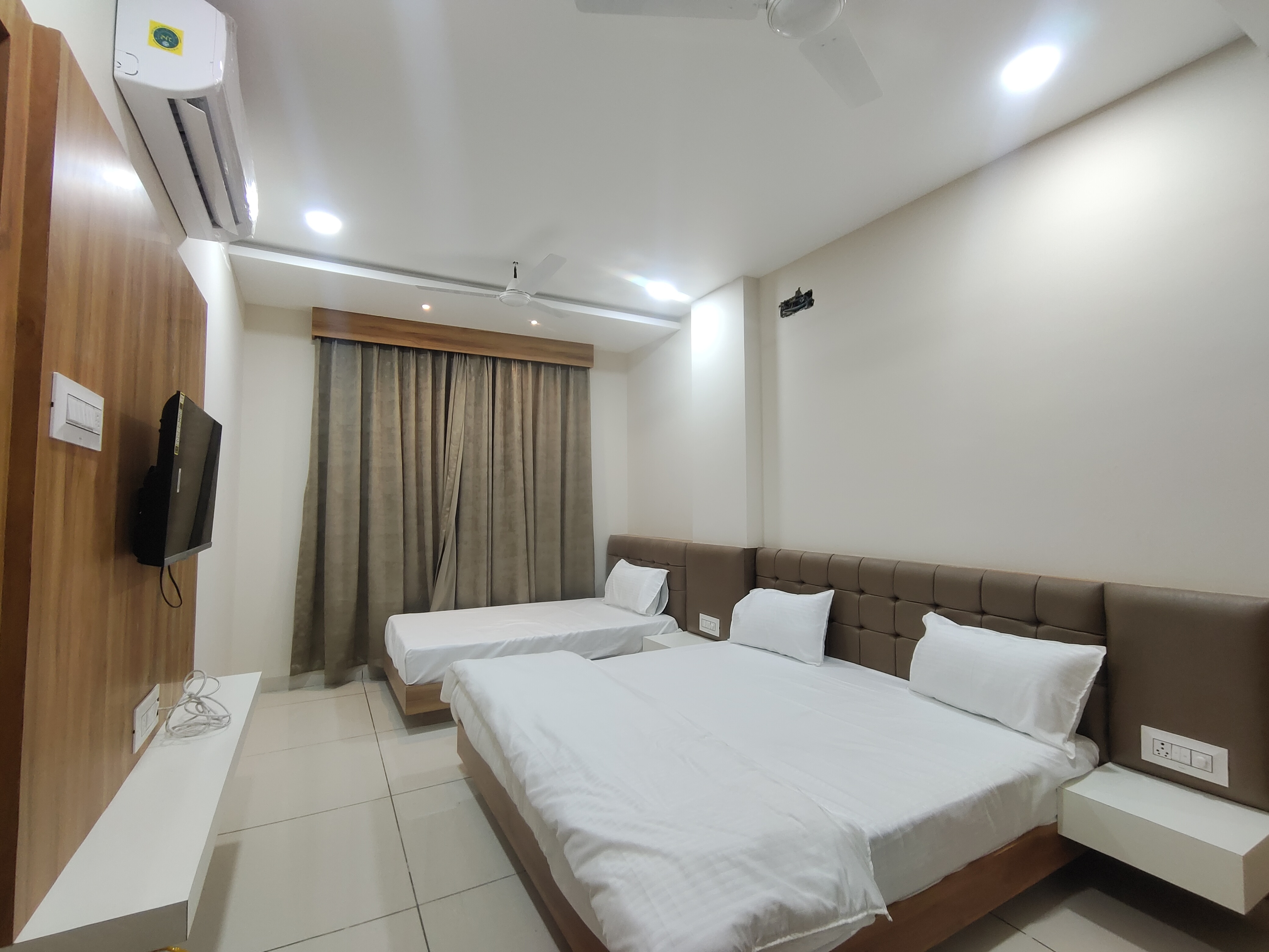 Hotel Tirupati Inn - Tap to explore photos