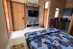 Romantic Suite / Jacuzzi / private Terrace garden, Gurgaon