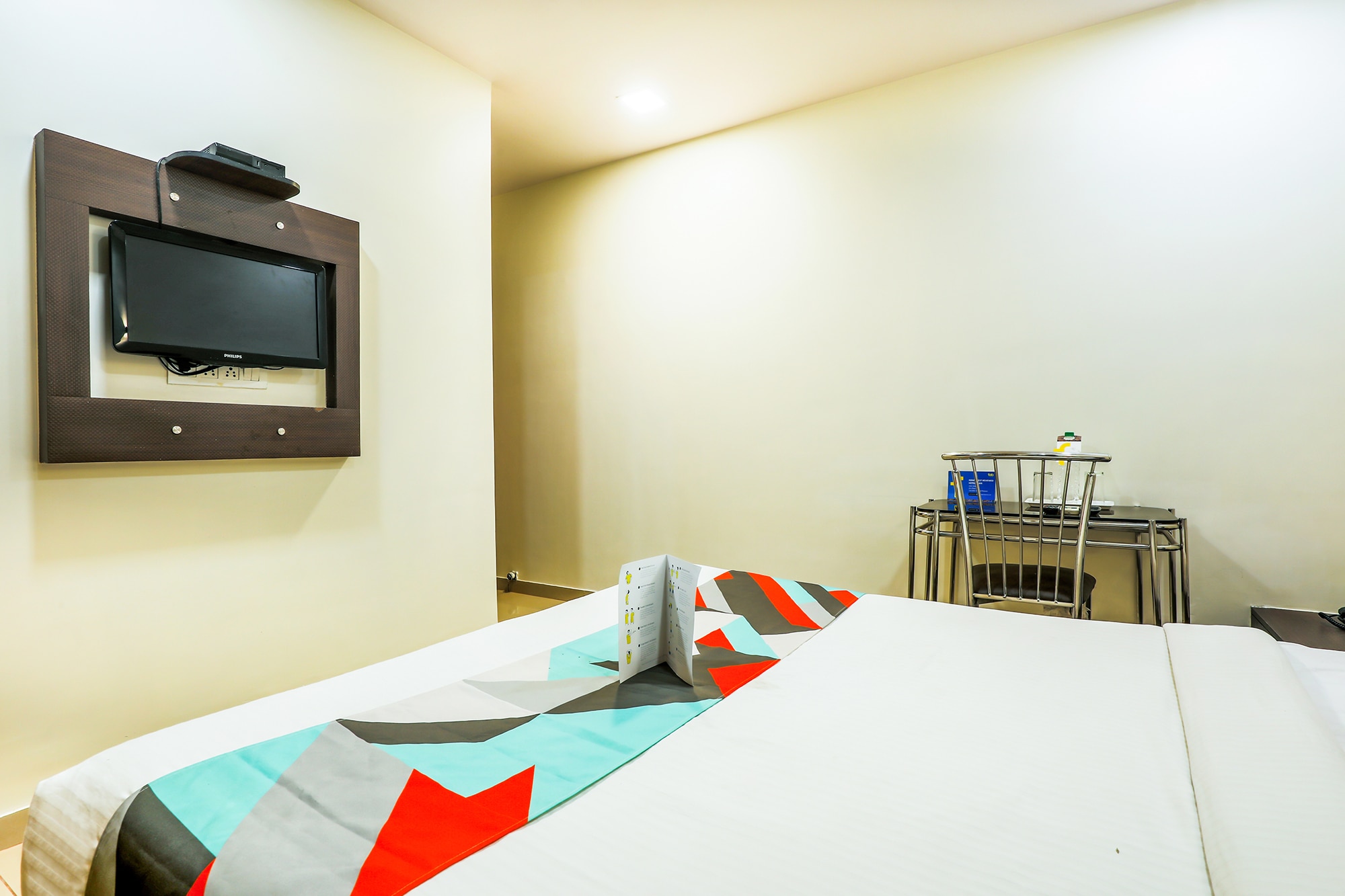 FabExpress Adore Inn - Nr. Mumbai International Airport - Tap to explore photos