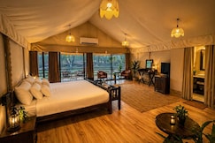 Karmatara Jungle Camps, Savner