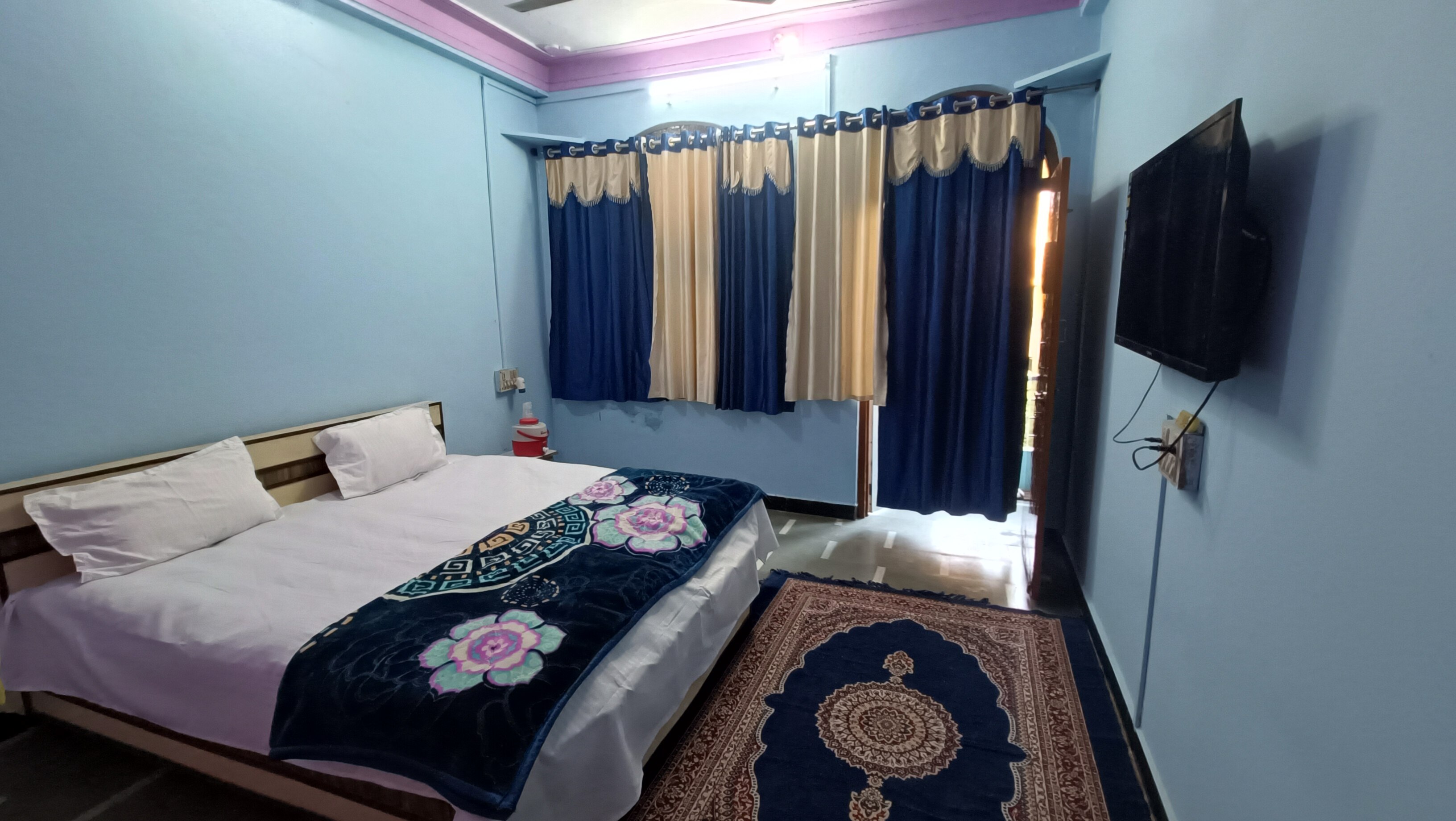 Shri Maa Kripa Guest House - Tap to explore photos