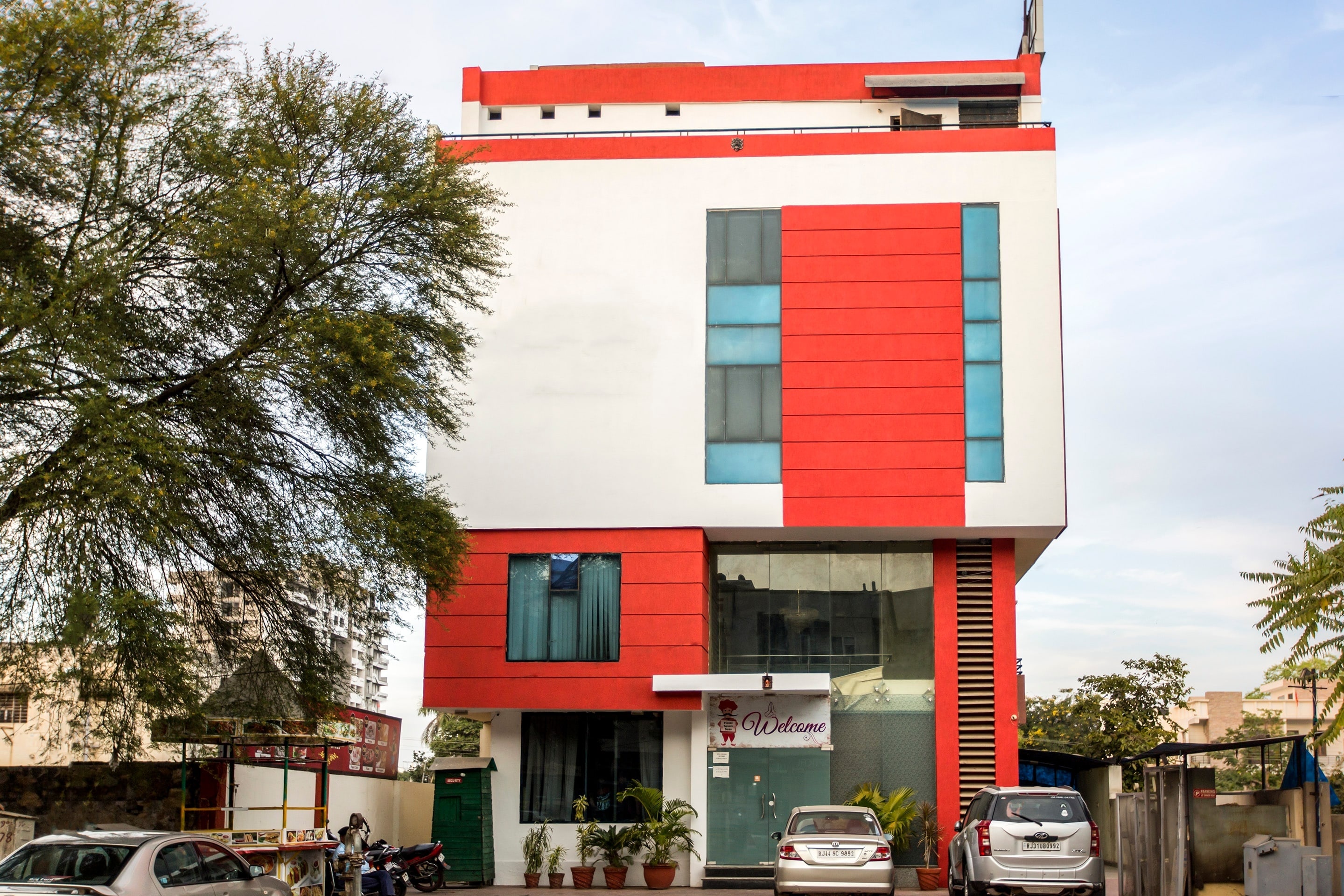 Hotel O Gandhi Path Vaishali Nagar - Tap to explore photos