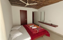 DELUXE AC ROOM