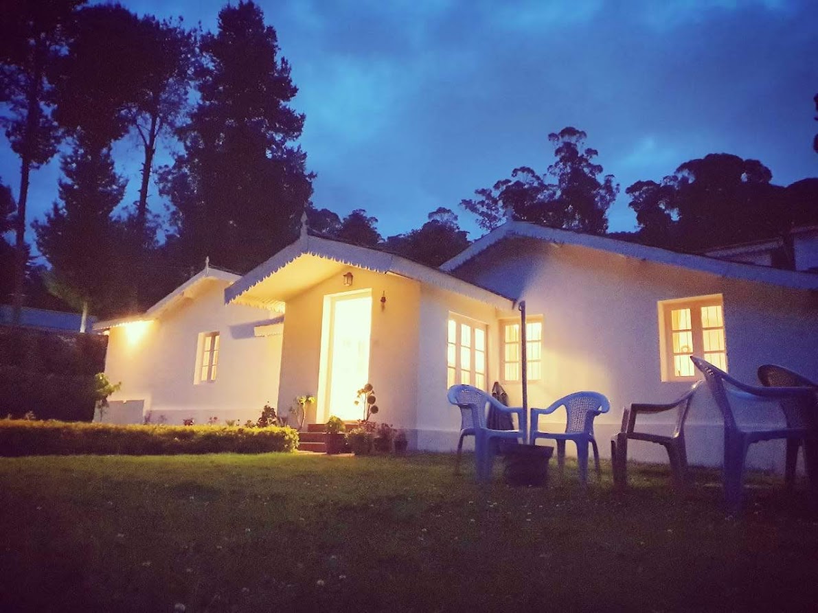 Woodstock Cottage In The hills - Tap to explore photos