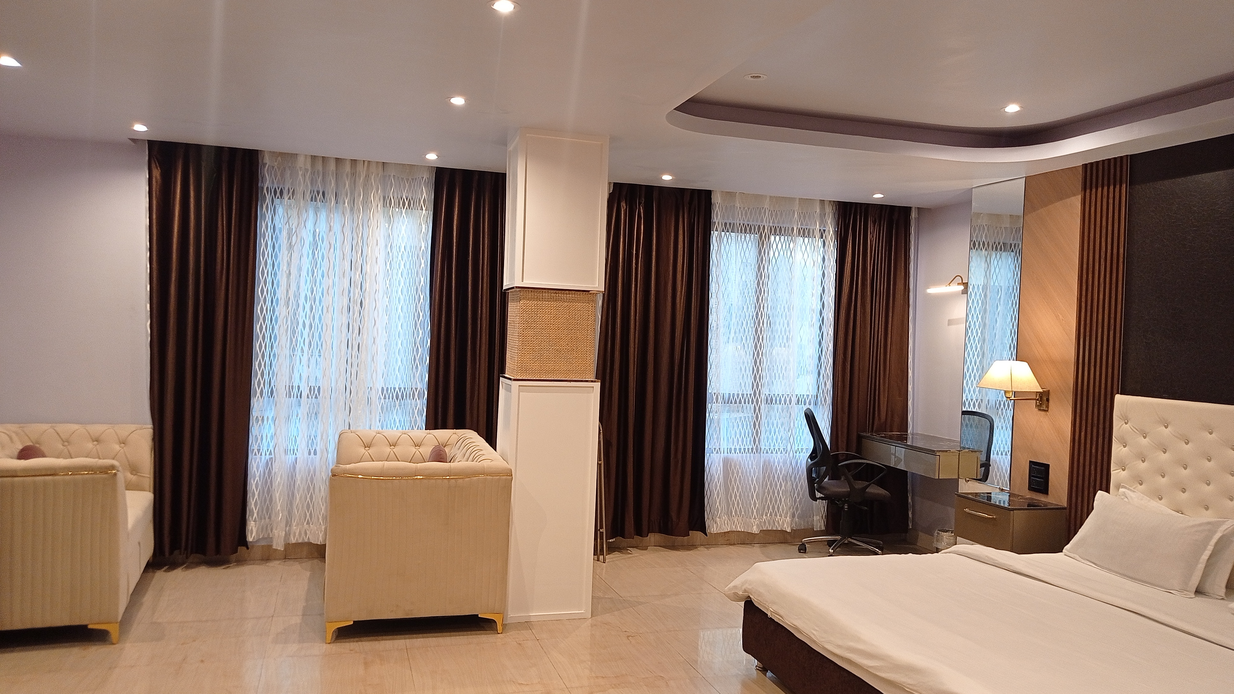 GRAND HOTEL 掛時計 約35cm x 25cm The Grand Hotel 𝗕𝗢𝗢𝗞 Aizawl Hotel