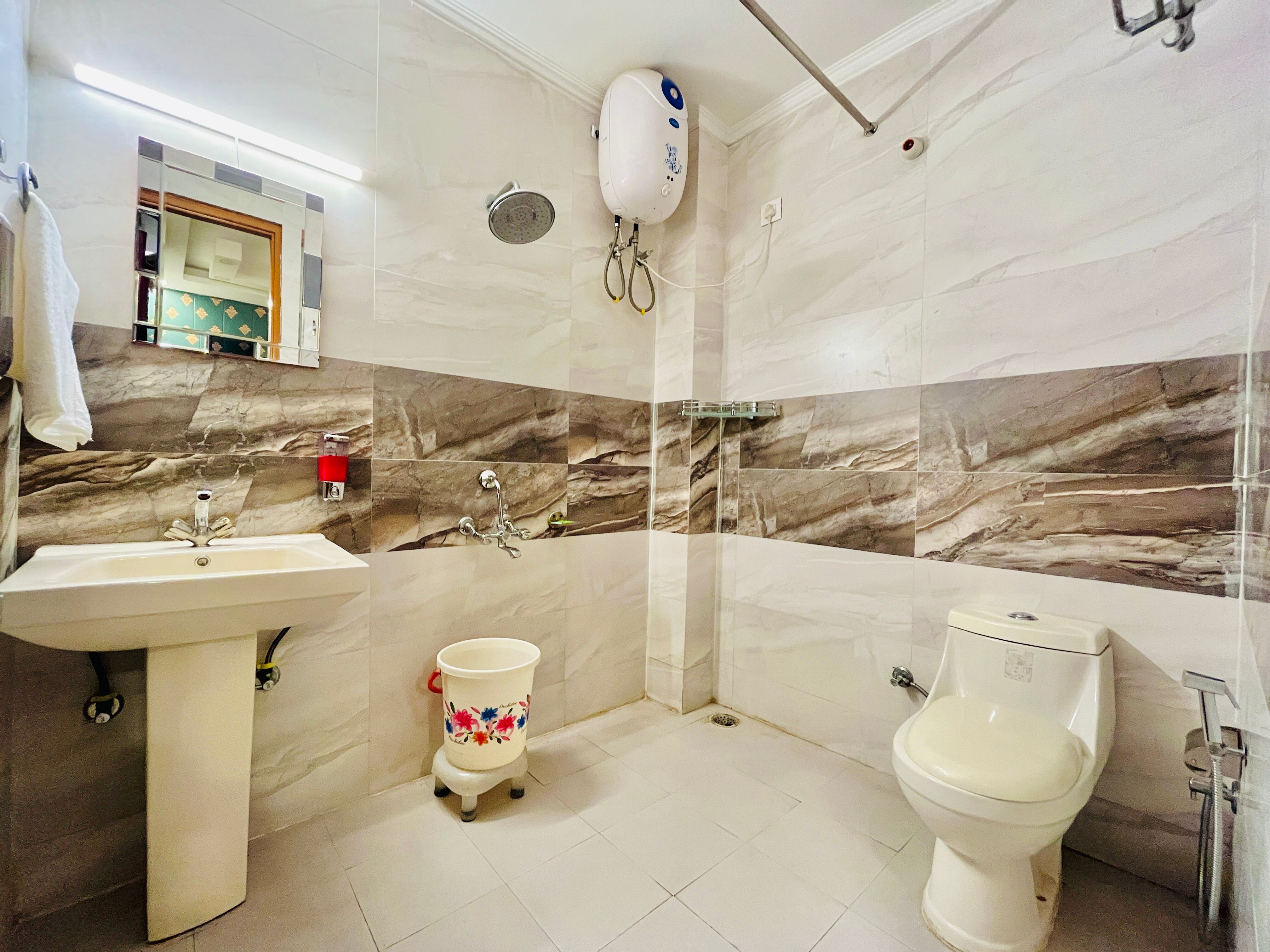 Exotic Home Stay - Tap to explore photos