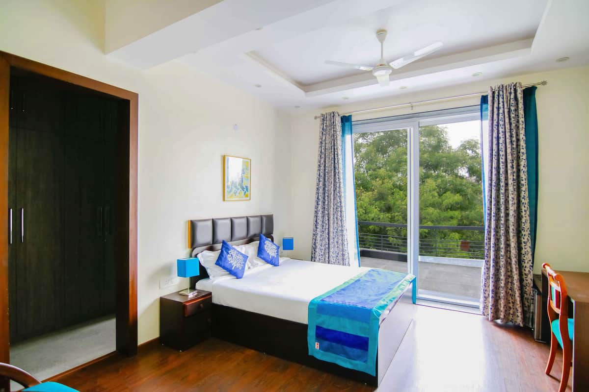 Luxurious 3 bedroom in Noida City Centre - Tap to explore photos