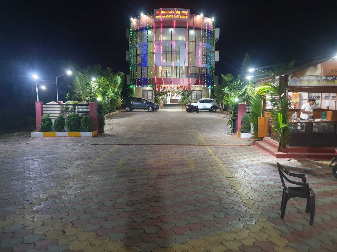 Hotel O Flagship Shri Anasuya Datt Lodge - Tap to explore photos