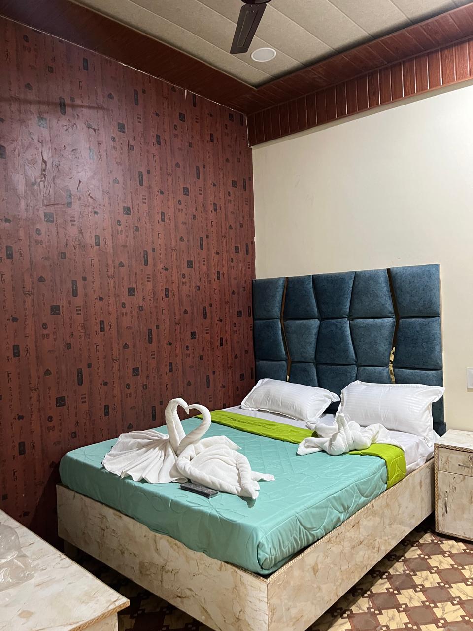 Hotel Raaz - Tap to explore photos