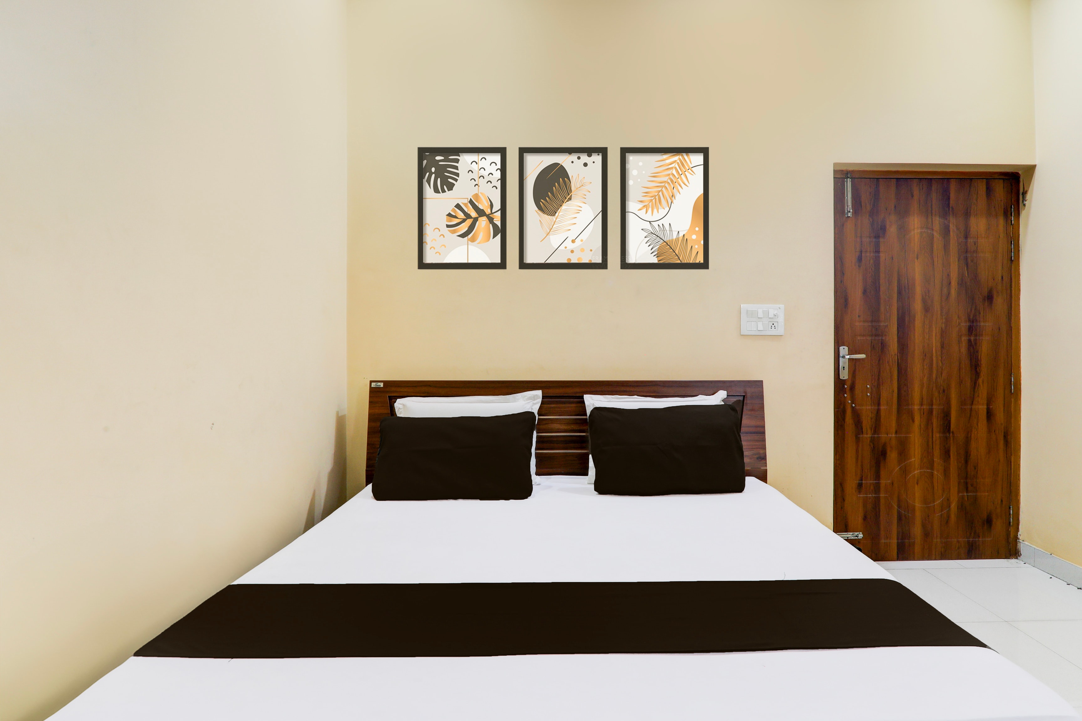 Hotel O Shiv Dham Inn - Tap to explore photos