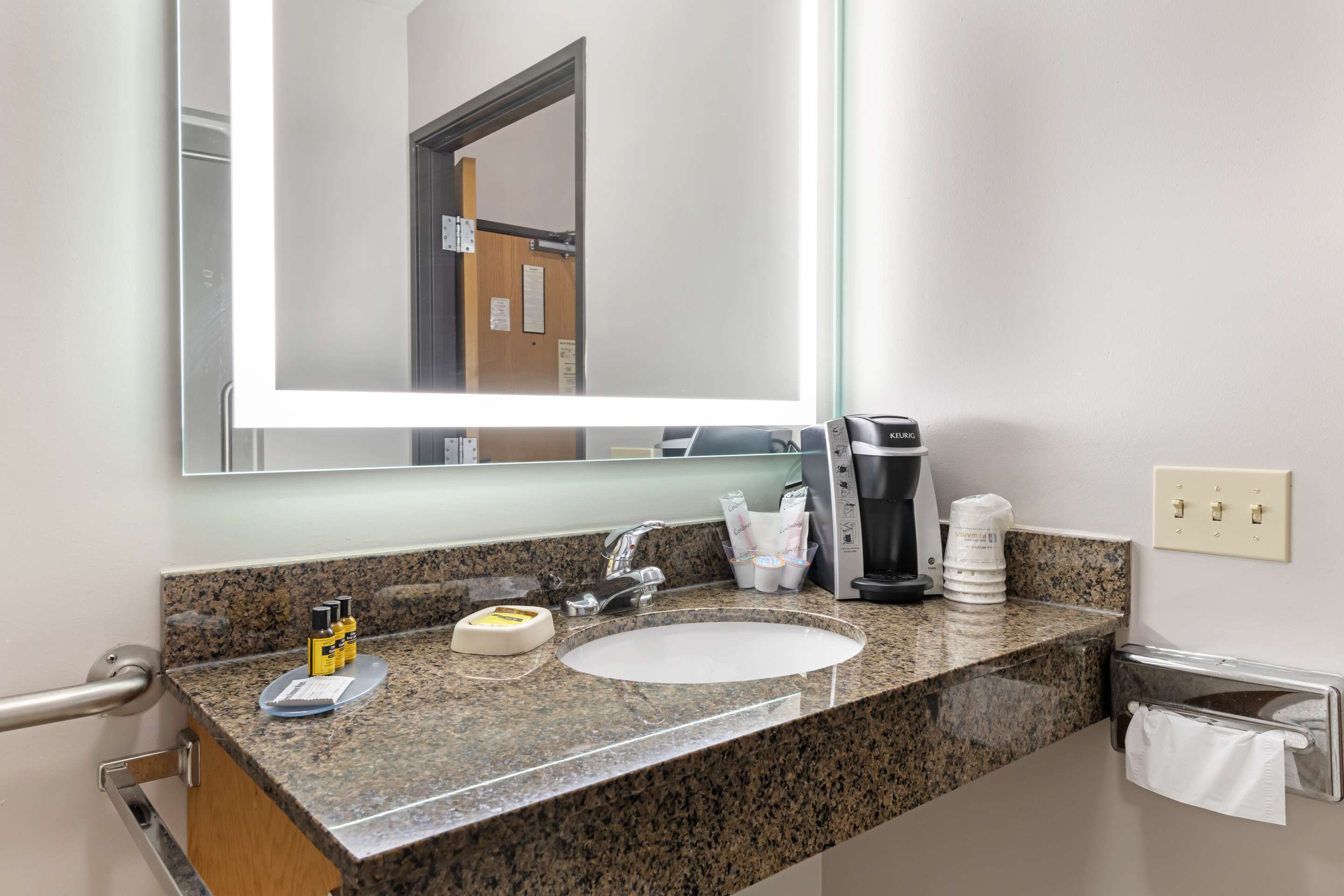Best Western Plus Albert Lea I-90/I-35 Hotel - Tap to explore photos