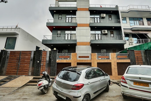 Townhouse Happy Keys Near Iskcon Temple Noida