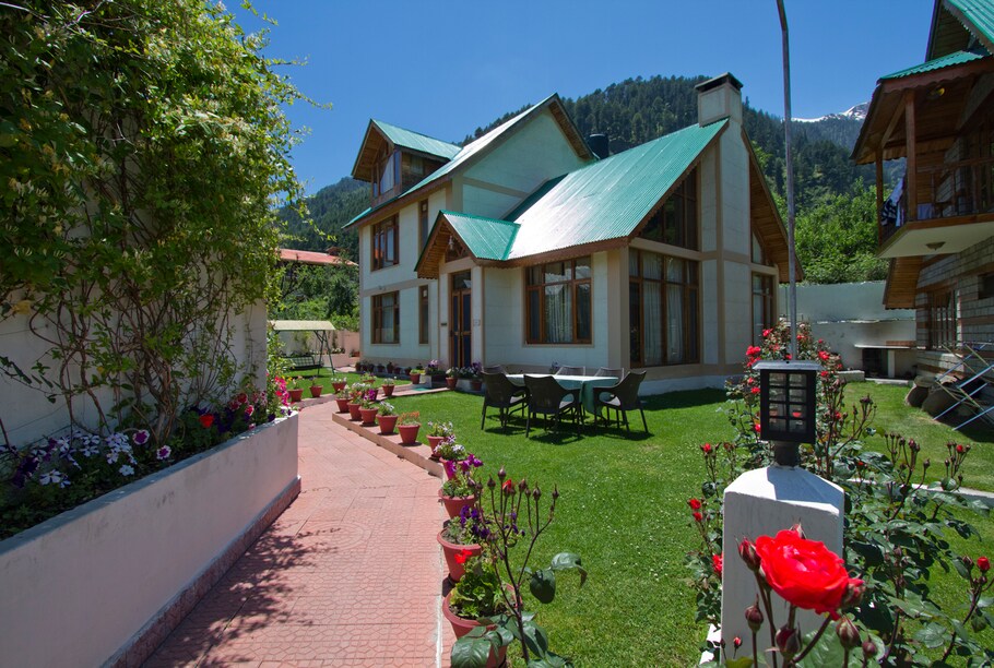 Holiday Cottages Best Rates on Manali Hotel Deals, Reviews & Photos