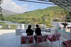 Corner 9 by the lake, Bhimtal