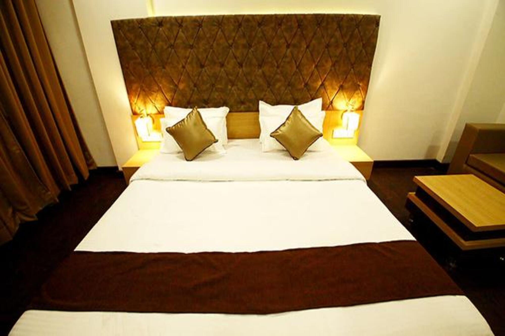 FabHotel New Rajdoot - Tap to explore photos