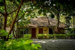 Single Bedroom Cottage Davis Farm House, Valparai
