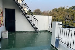Calm Vacation stay with Terrace, Delhi