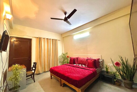 Spacious room with kitchen and washroom
