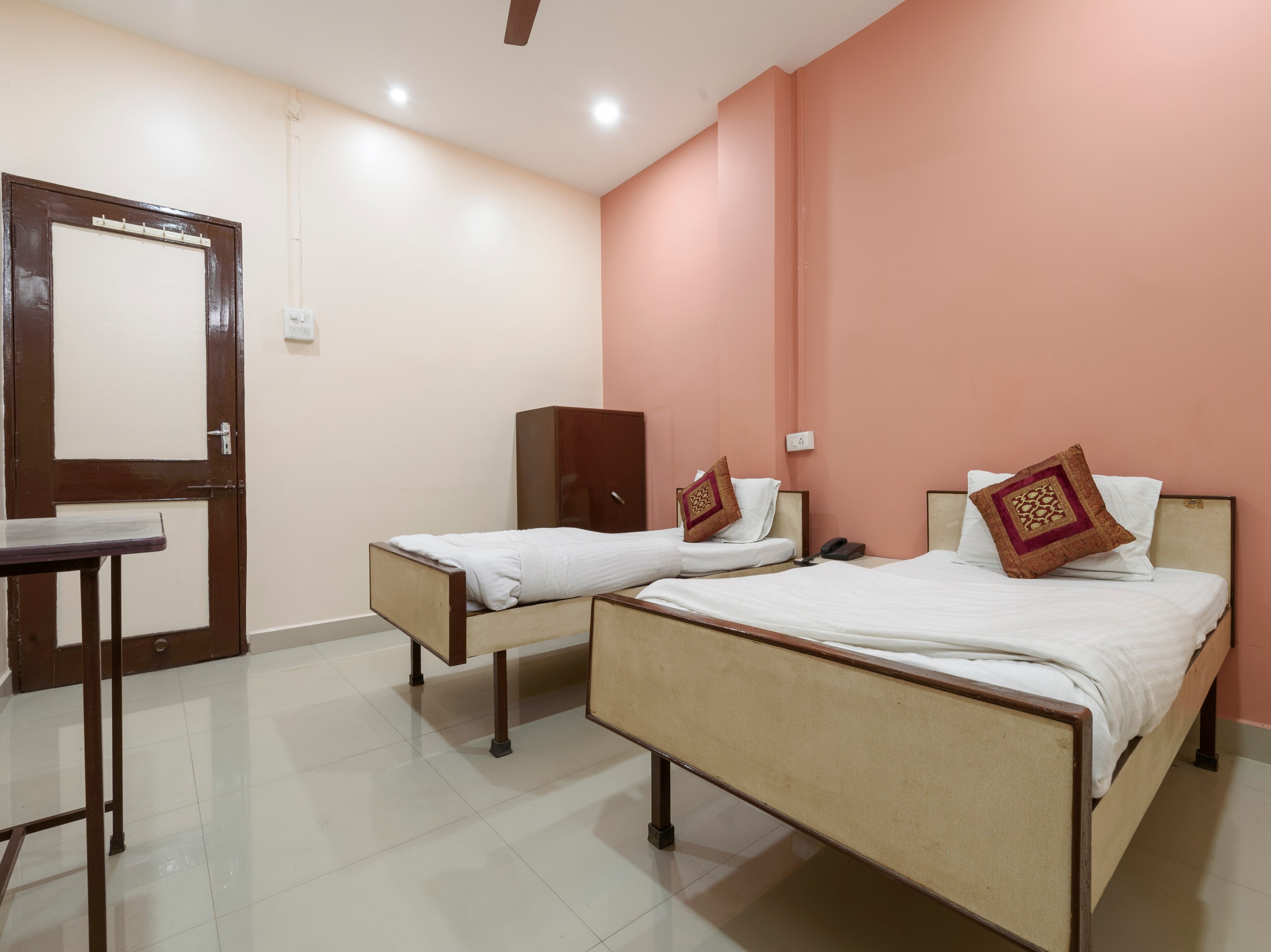 Hotel Gomatgiri 5