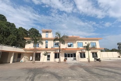 Hotel O Home Kanak Hotel & Resort Homestay, Gorakhpur