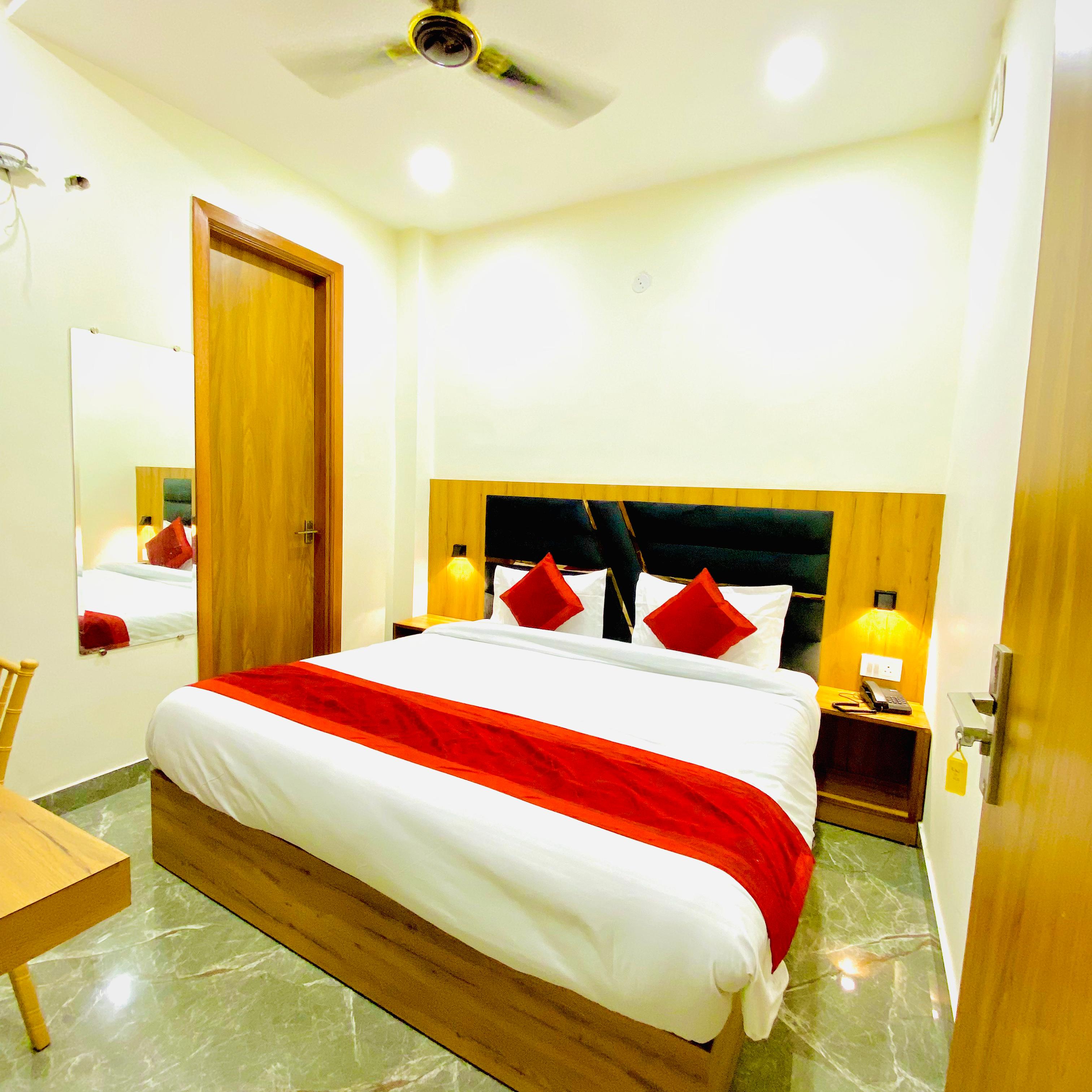 HOTEL PARAS INN NEAR GOLDEN TEMPLE - Tap to explore photos