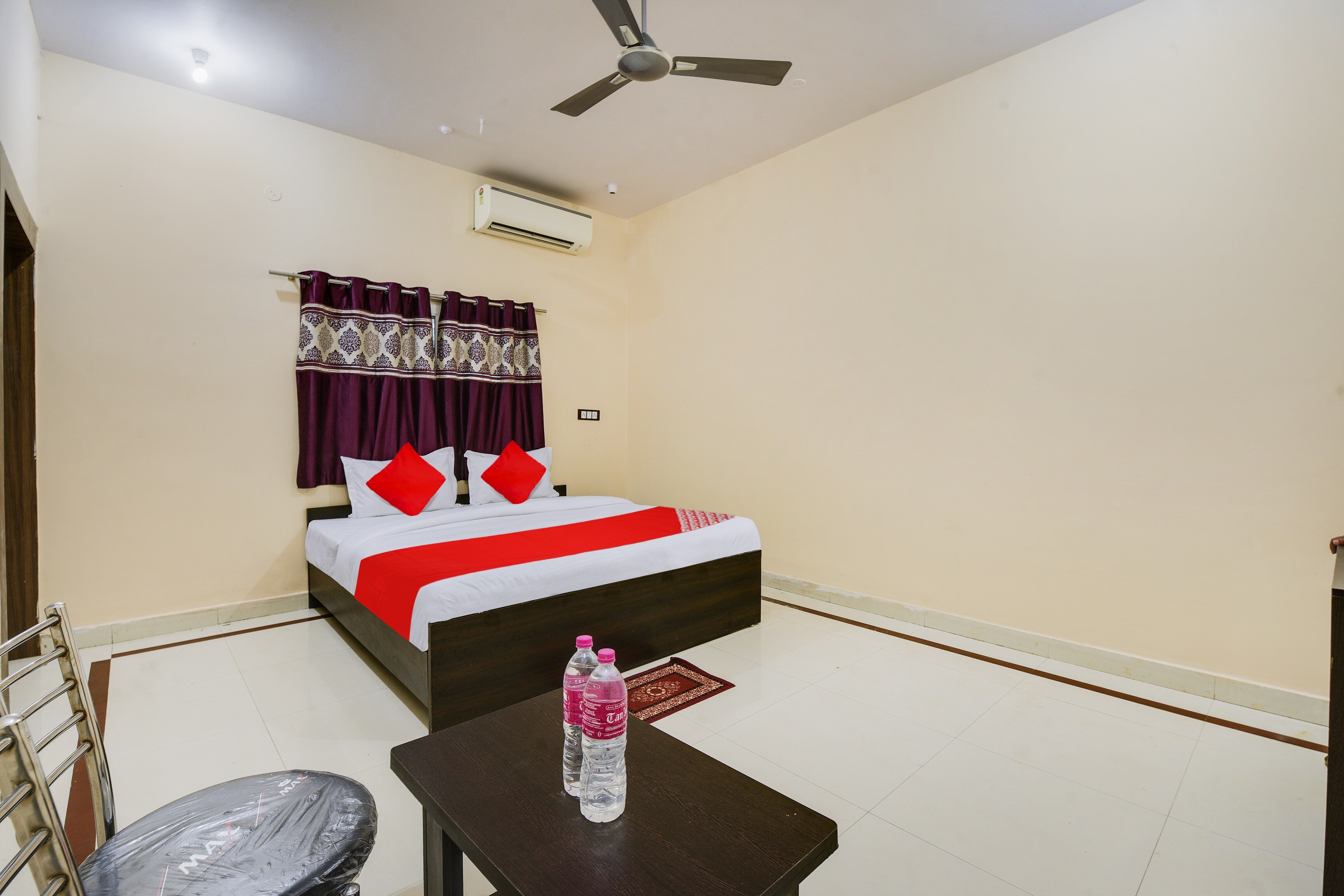 Super Hotel O Rudraksh Inn - Tap to explore photos