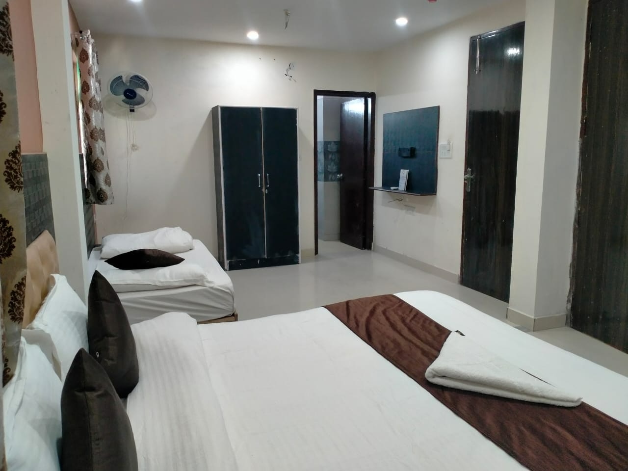 Hotel Jasram Heritage Near Apollo Hospital - Tap to explore photos