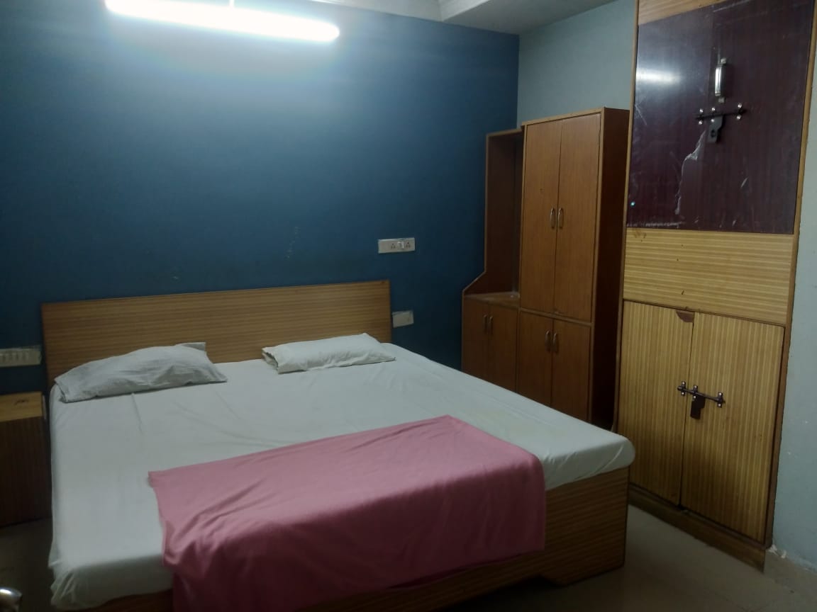 i-ROOMZ Pranathi Comforts - Tap to explore photos