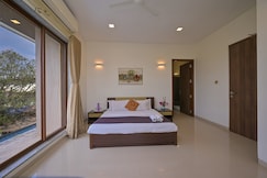 10 Hill Top Villa with Private Pool, Lonavala