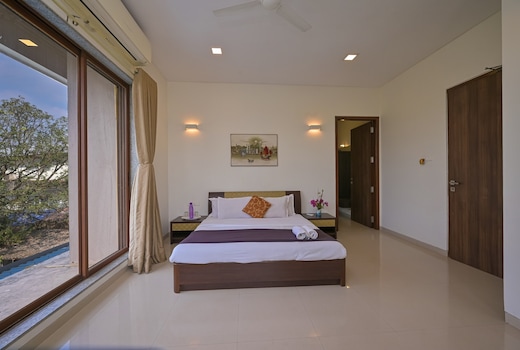 10 Hill Top Villa with Private Pool