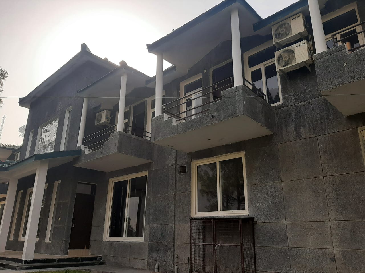 Himachalas Boutique Hotel & Stays - Tap to explore photos