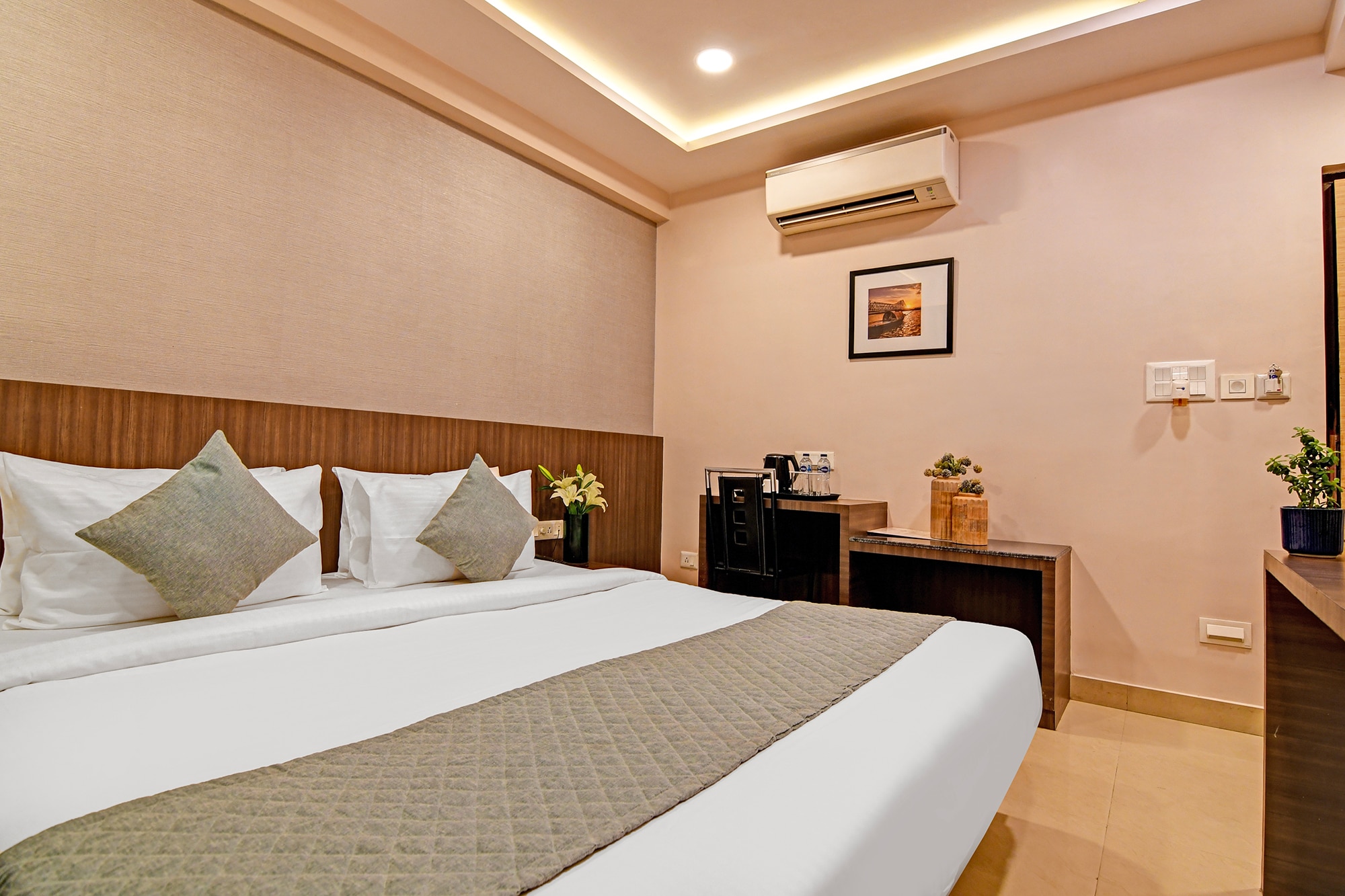 FabHotel Kzar Select - Nr. US Consulate - Tap to explore photos