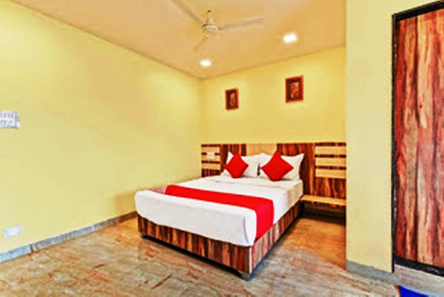 Deluxe AC Room 1