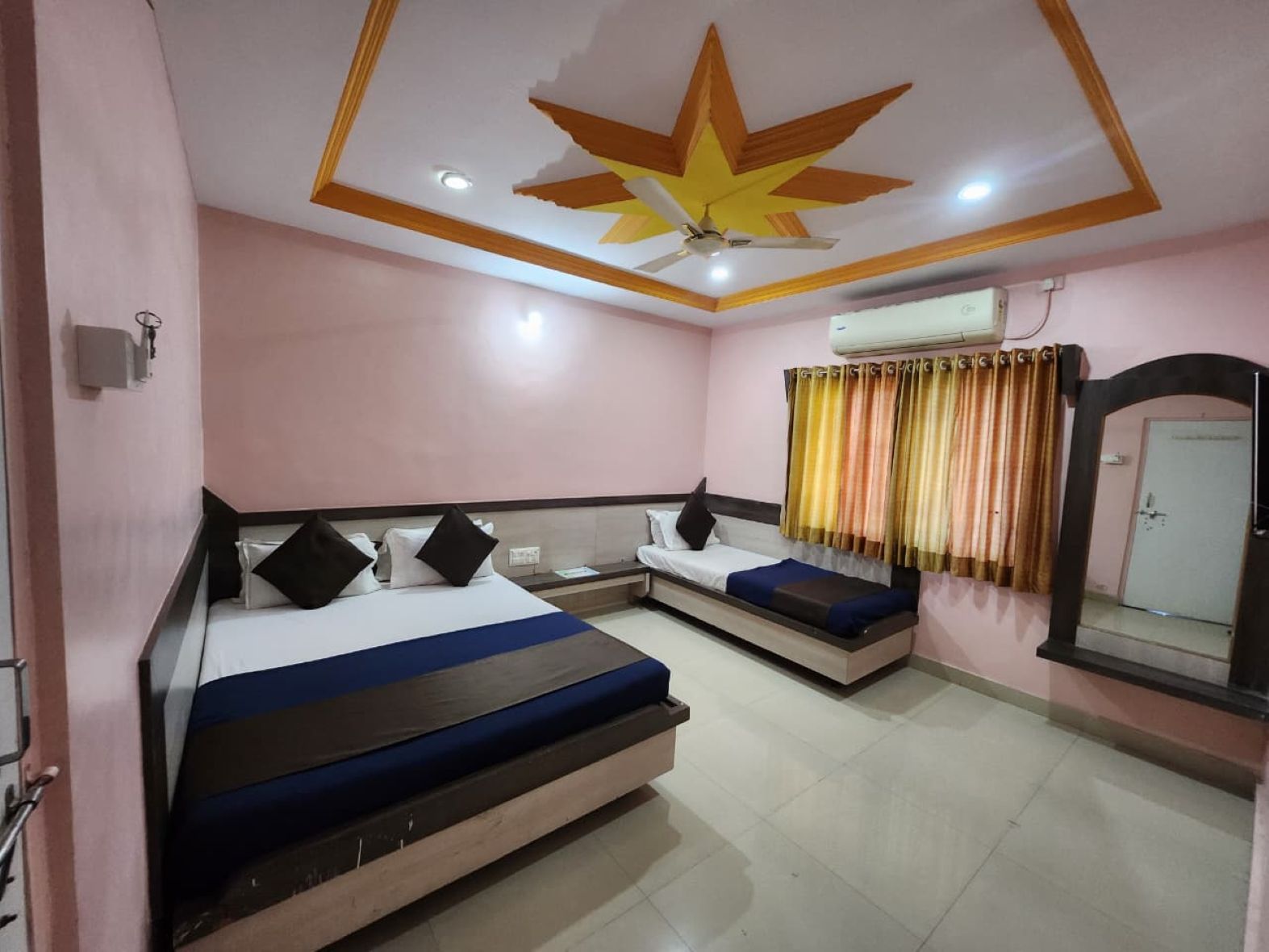 Hotel Sai Laxmi