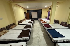 Hotel sai krupa, Manawar