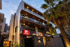 Hotel Glinzer Suites by Aura, Noida