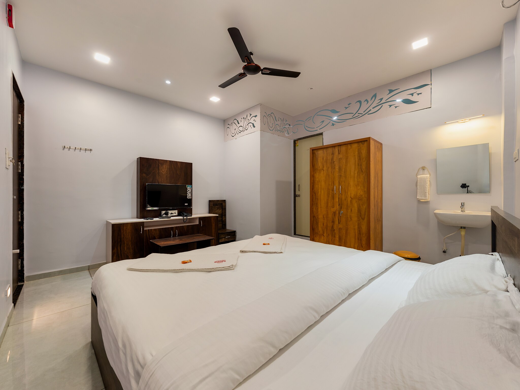 Hotel Saheb Executive Kolhapur - Tap to explore photos