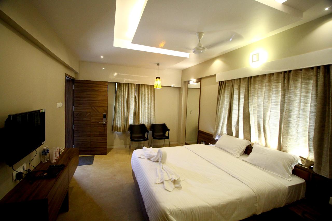 EXECUTIVE 1