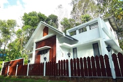 Varenya Homestay | Kitchen & Caretaker, Munnar