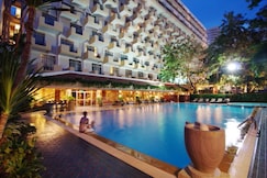 Golden Beach Hotel Pattaya, Si Racha