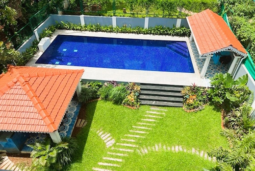 ELIVAAS Prive BluDoor 5 BHK with Pvt Pool, Entertainment Room & Glass House